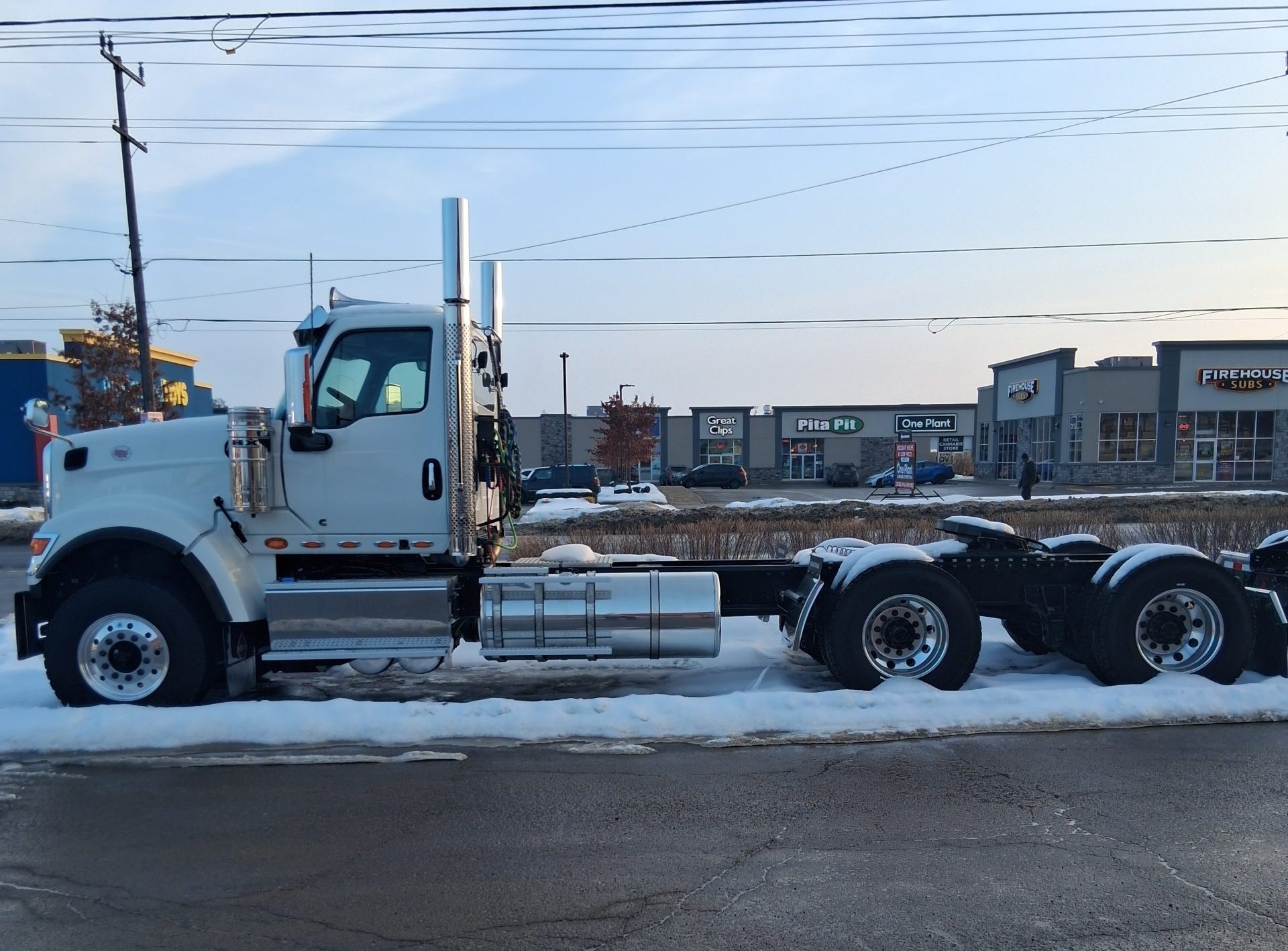 2026 HX620 SBA TRI AXLE DUMP 2026 HX620 SBA TRI AXLE DUMP - image 1 of 1
